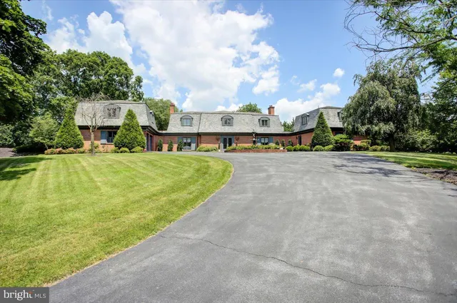 $799,900 | 9383 Oyer Drive, Waynesboro, PA 17268