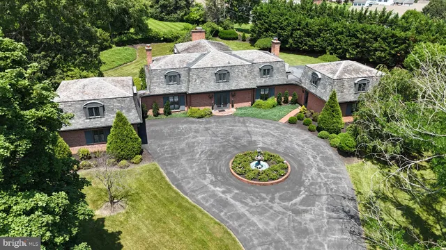 $799,900 | 9383 Oyer Drive, Waynesboro, PA 17268