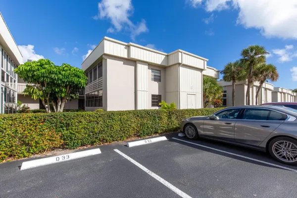 $154,500 | 154 Capri East, Unit D, Delray Beach, FL 33484