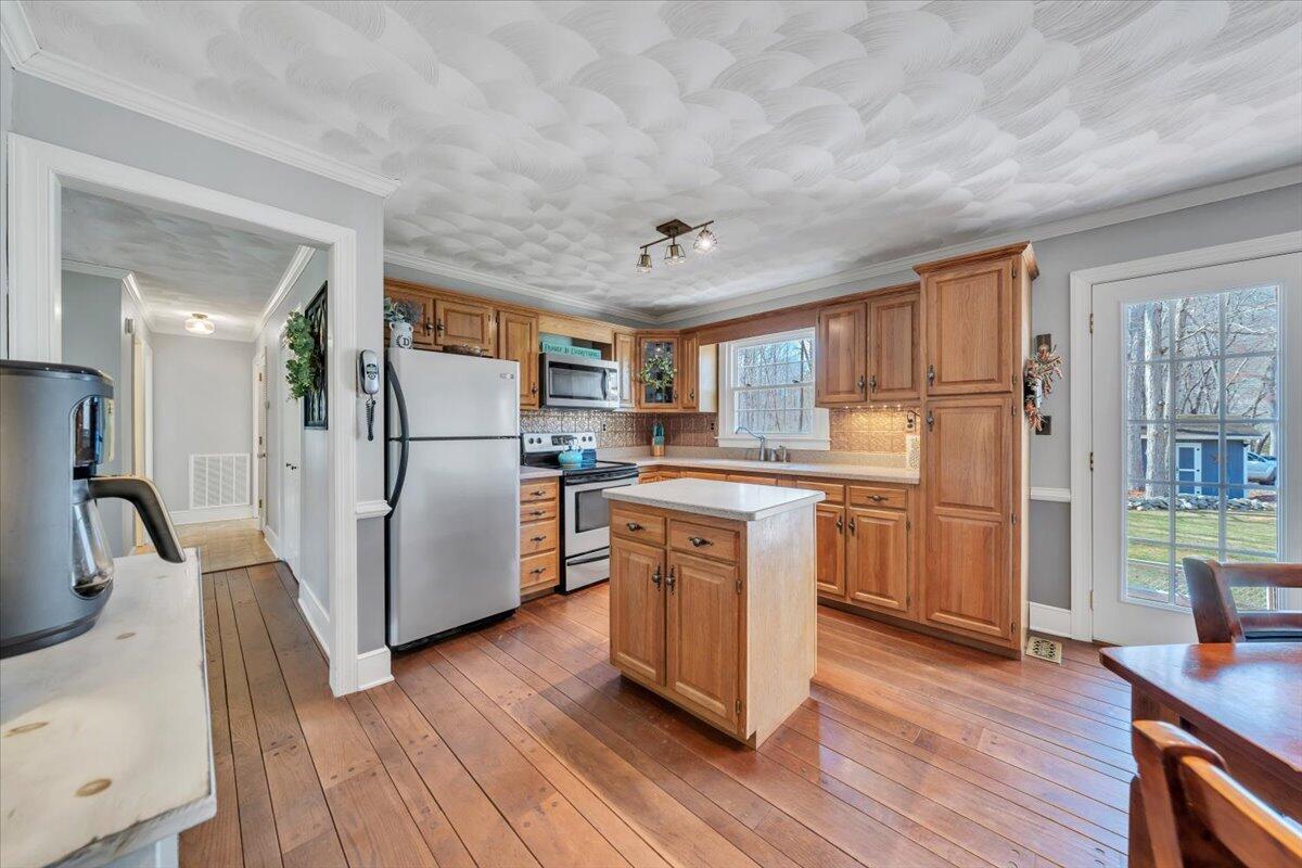 2545 Pico Road Buchanan, VA 24066 - Photo 10 of 55 16-MIB04824