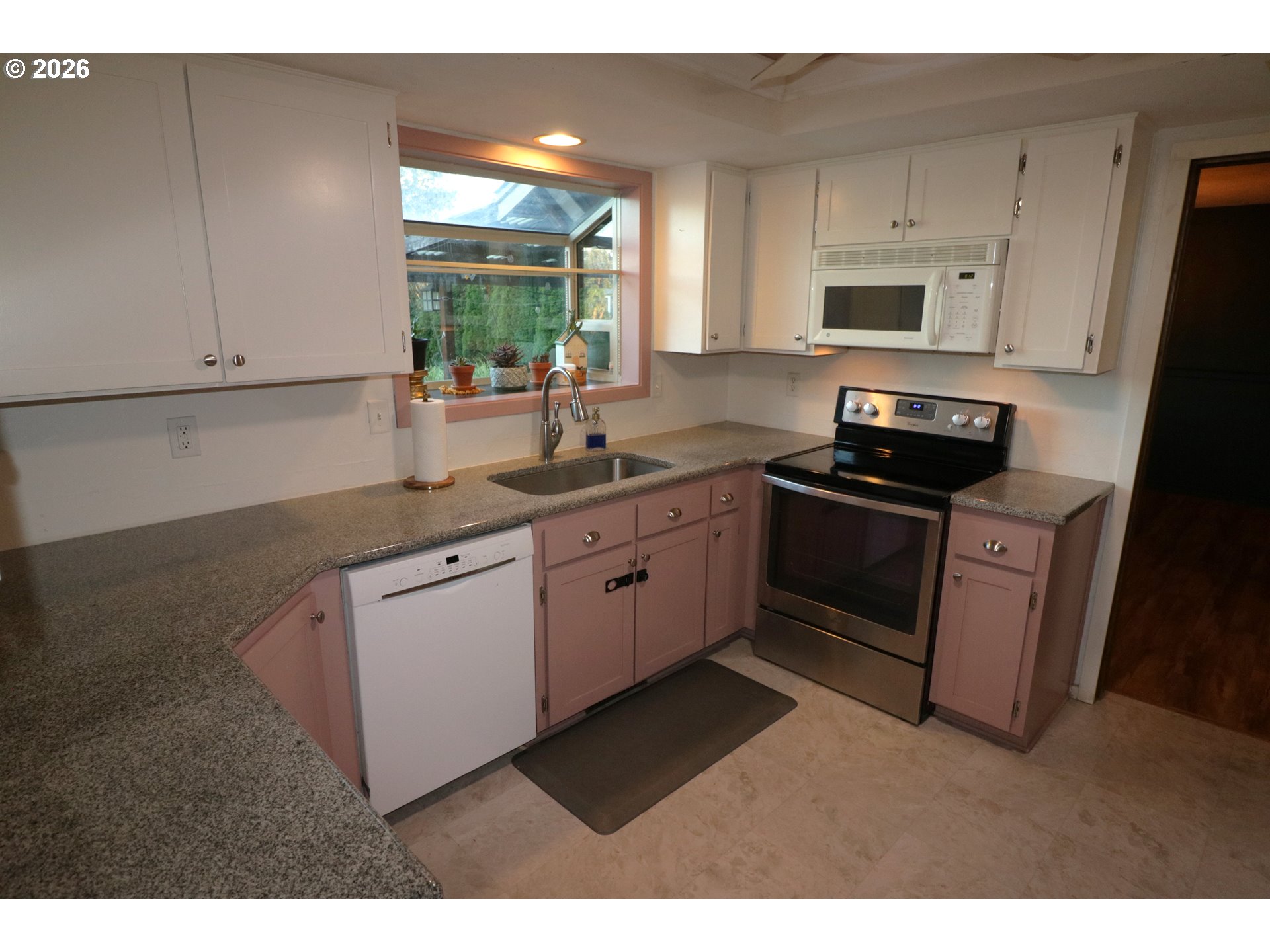 1419 T Street Springfield, OR 97477 - Photo 9 of 30
