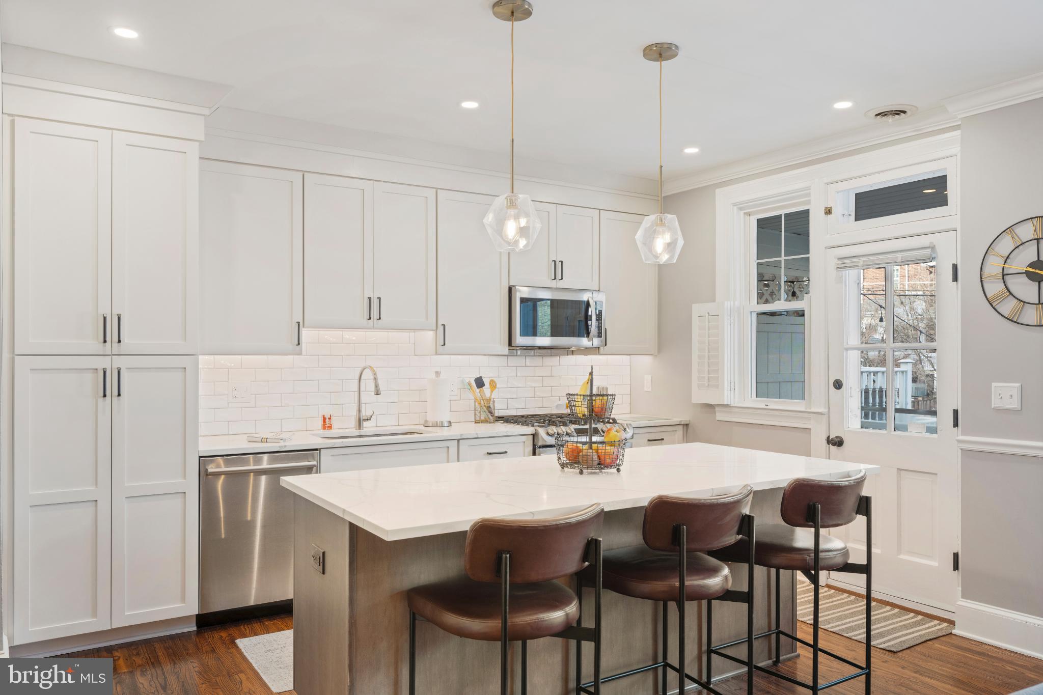 318 Hopkins Road Baltimore, MD 21212 - Photo 2 of 37 Gourmet Kitchen with large island