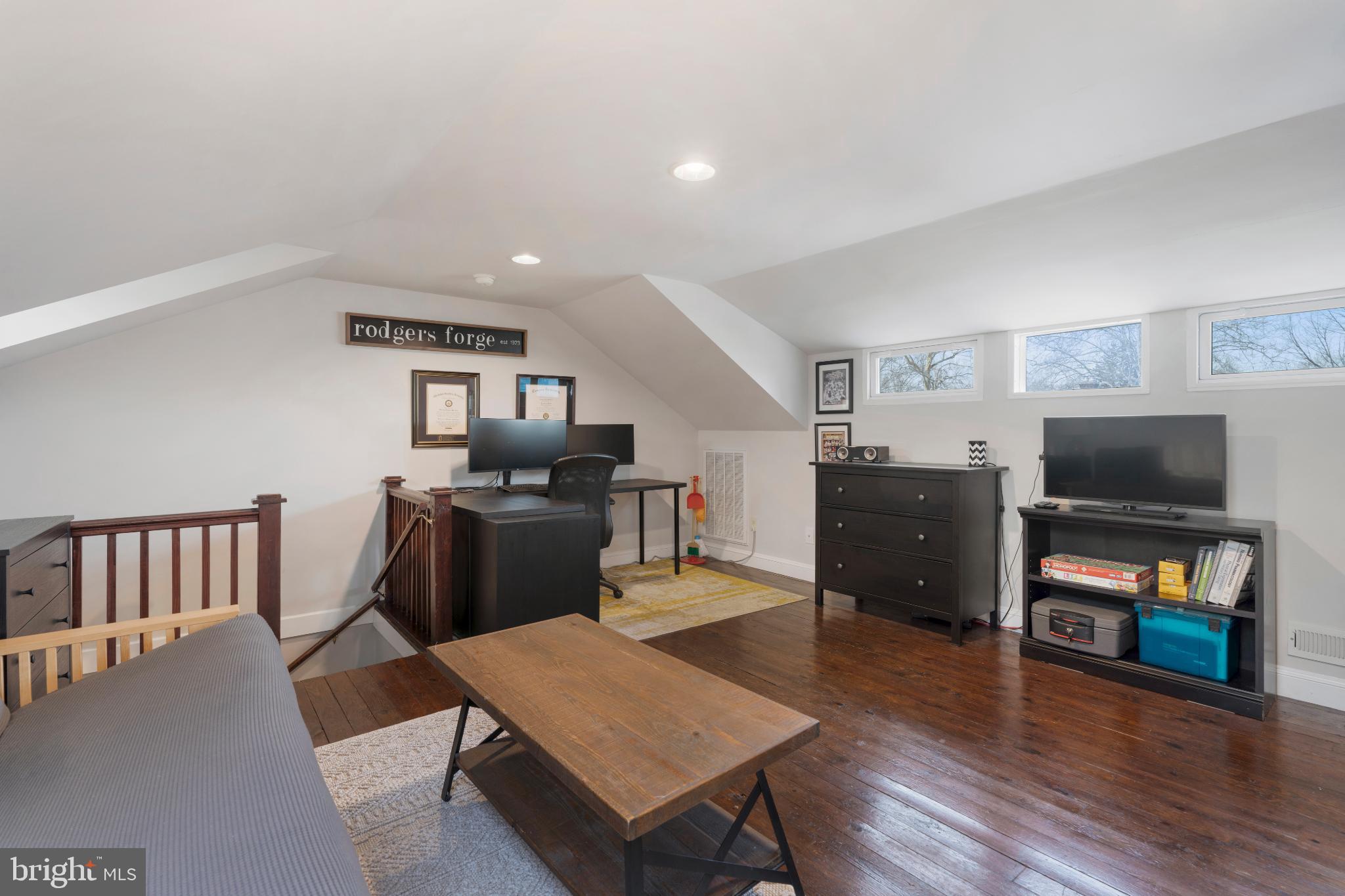 318 Hopkins Road Baltimore, MD 21212 - Photo 26 of 37 Lots of light in this fourth flex space