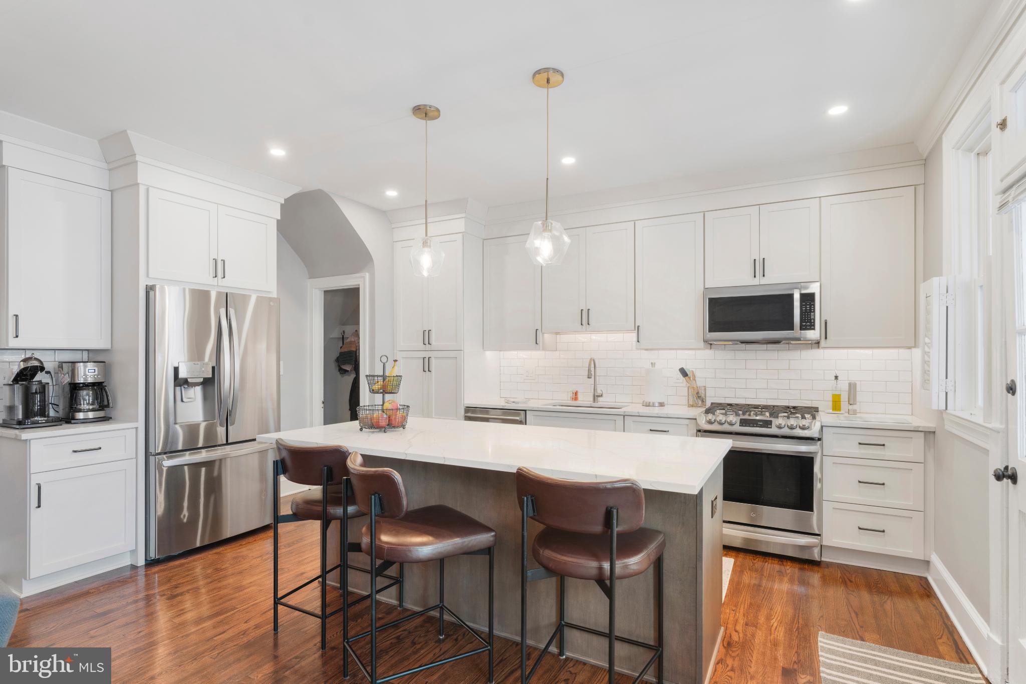 318 Hopkins Road Baltimore, MD 21212 - Photo 5 of 37 Light and bright open concept kitchen
