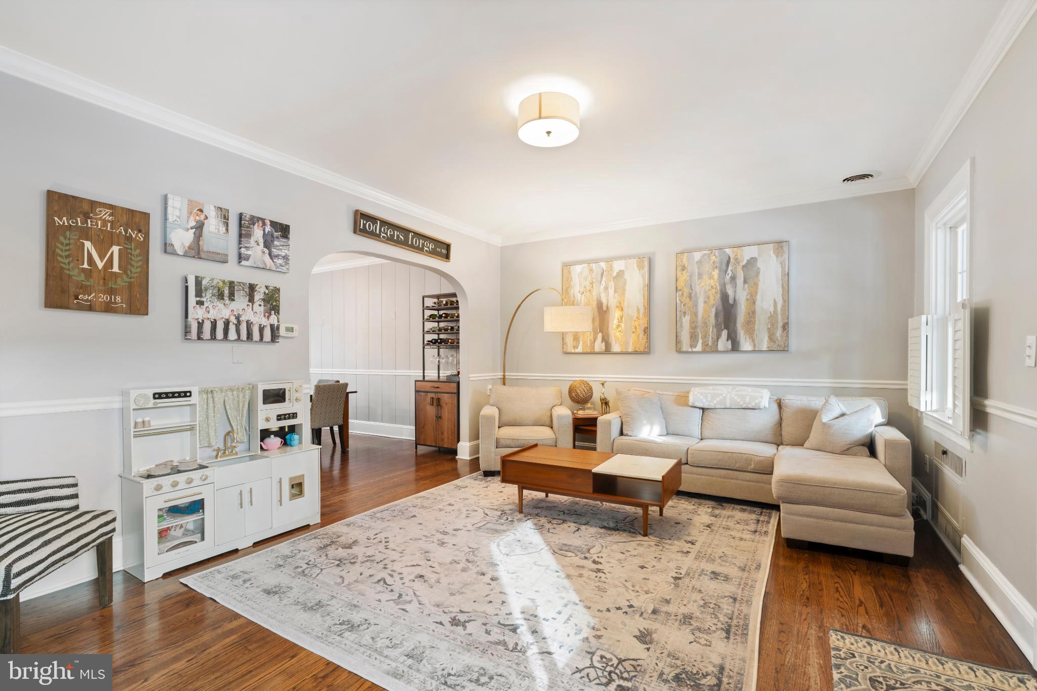 318 Hopkins Road Baltimore, MD 21212 - Photo 8 of 37 Living room with wood floors and crown molding