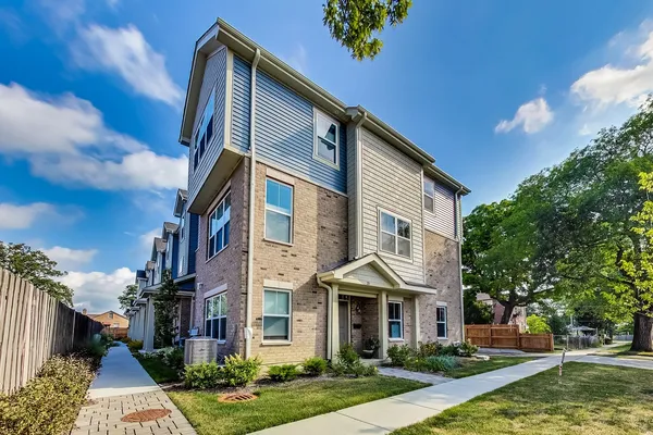 $4,249 | 20 Webster Avenue, Unit C, Highwood, IL 60040