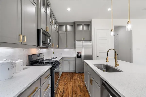 $3,500 | 907 St George Place, DeSoto, TX 75115