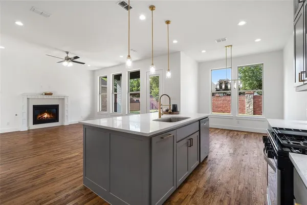 $3,500 | 907 St George Place, DeSoto, TX 75115