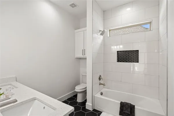 $3,500 | 907 St George Place, DeSoto, TX 75115