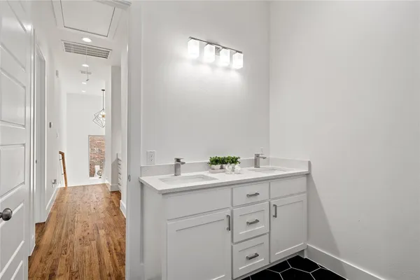 $3,500 | 907 St George Place, DeSoto, TX 75115