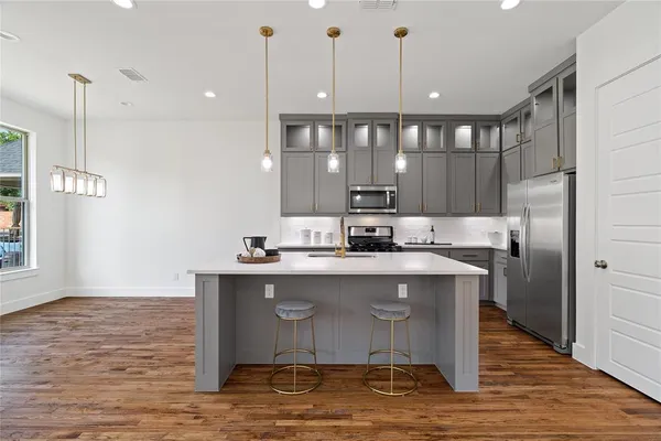 $3,500 | 907 St George Place, DeSoto, TX 75115