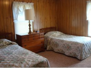 1817 Kenwood Road Kingsport, TN 37664 - Photo 8 of 14 Large Bedroom