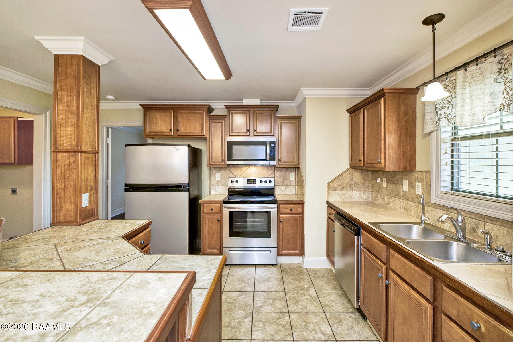 107 Swallows Pass Carencro, LA 70520 - Photo 5 of 19 kitchen
