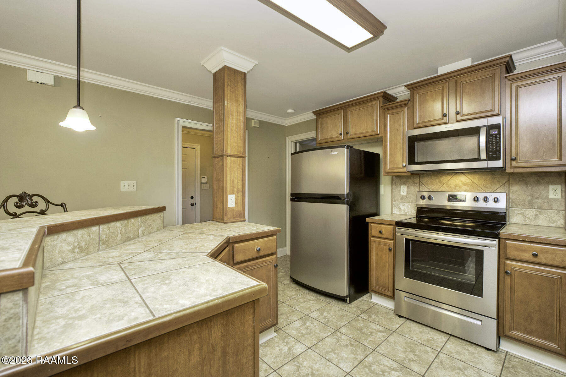107 Swallows Pass Carencro, LA 70520 - Photo 6 of 19 Kitchen / Breakfast Bar