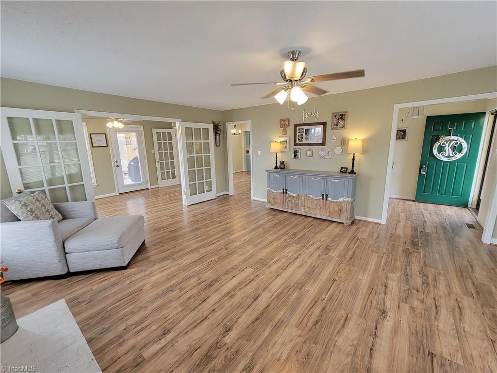 3719 Jill Drive Trinity, NC 27370 - Photo 13 of 40 Living Room