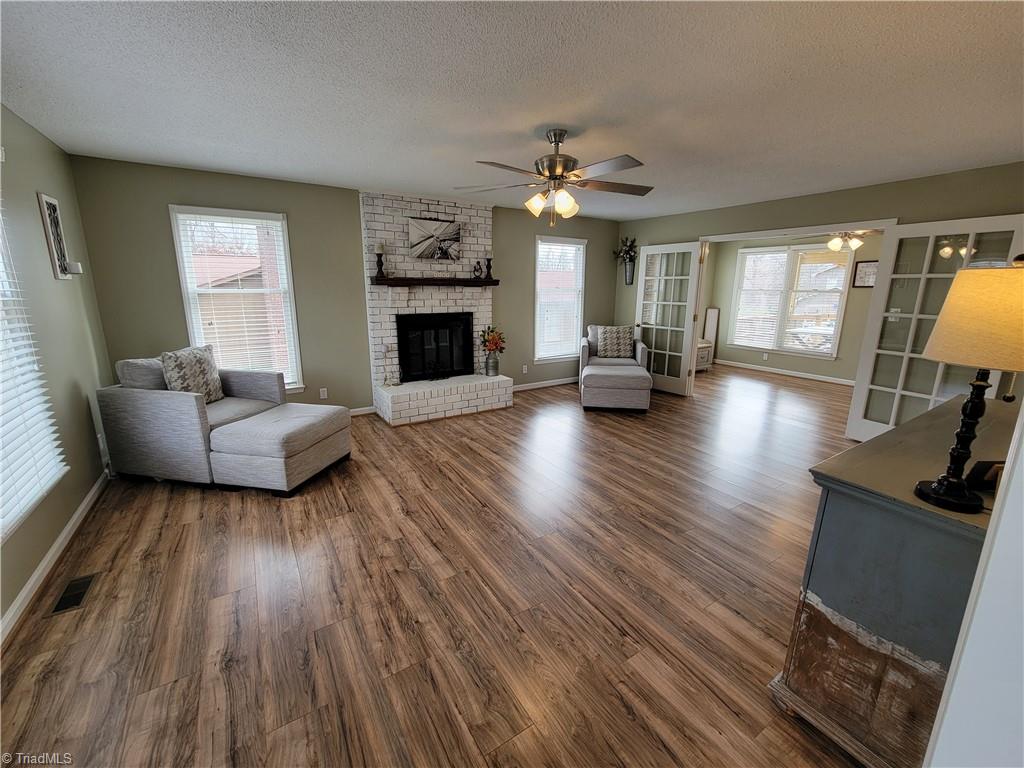 3719 Jill Drive Trinity, NC 27370 - Photo 14 of 40 Living Room