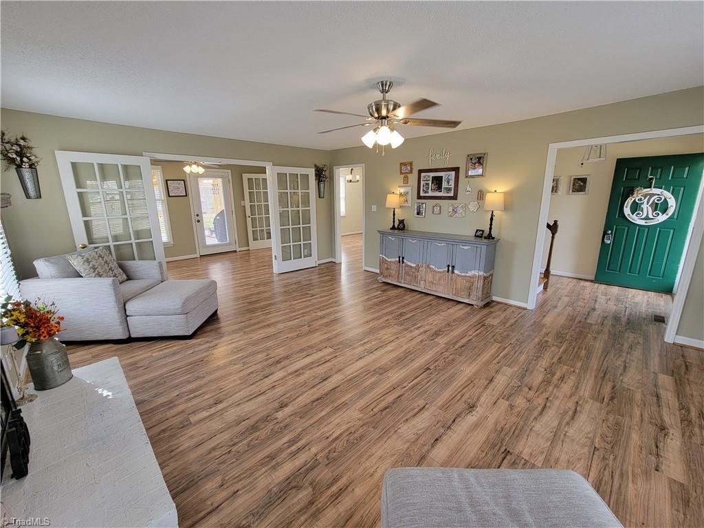 3719 Jill Drive Trinity, NC 27370 - Photo 19 of 40 Living Room