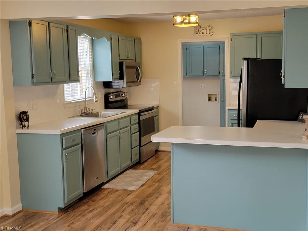 3719 Jill Drive Trinity, NC 27370 - Photo 10 of 40 Kitchen