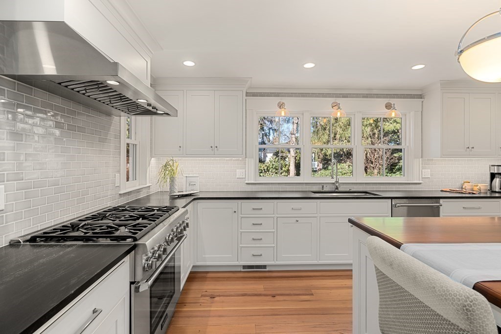 151 Rutledge Road Belmont, MA 02478 - Photo 6 of 31
