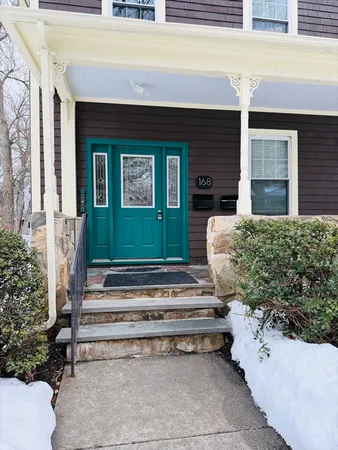 $3,200 | 168 Walnut Street, Unit 2, Newton, MA 02460