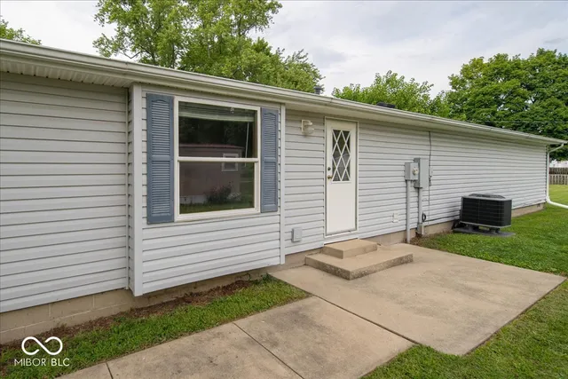 $205,000 | 223 South West Street, Thorntown, IN 46071