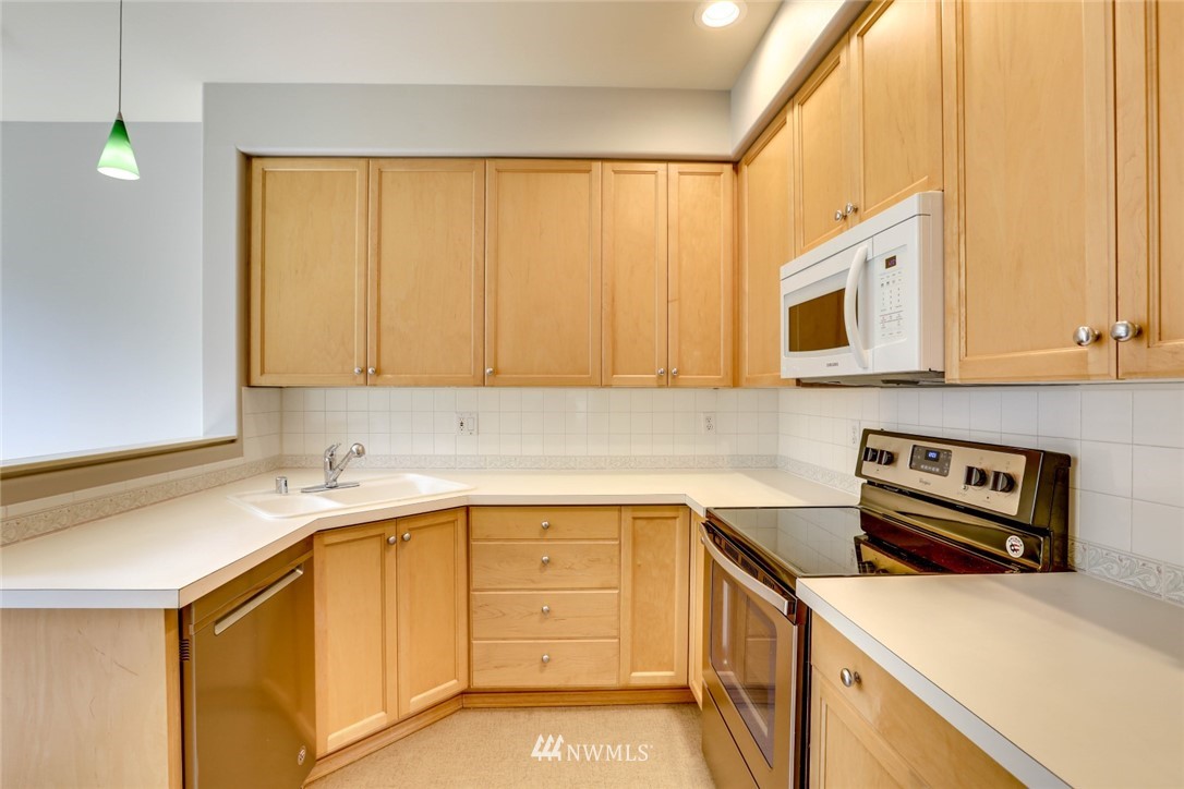 650 Chelan Place Northeast Renton, WA 98059 - Photo 8 of 25