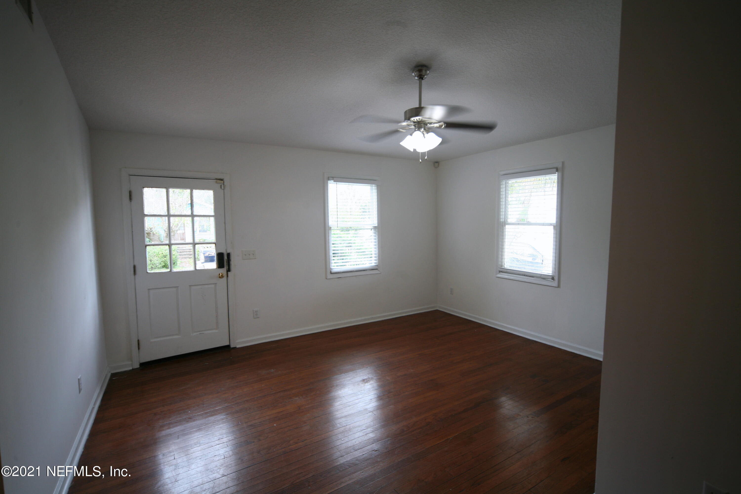 703 Ralph Street Jacksonville, FL 32204 - Photo 2 of 18 Living Room