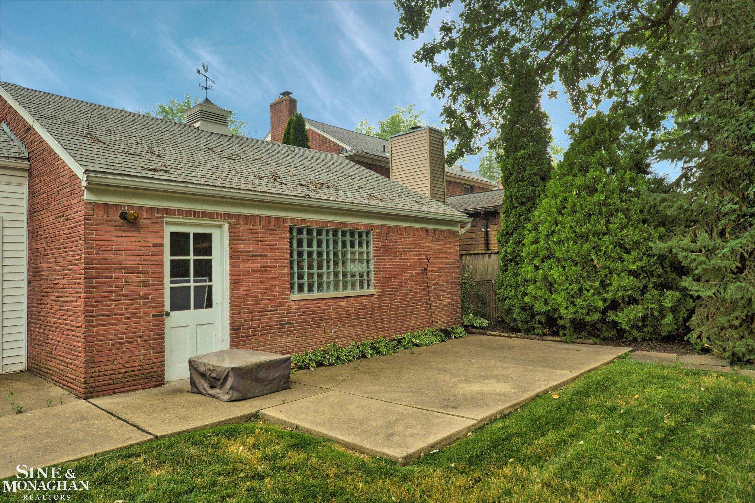1886 Severn Road Grosse Pointe Woods, MI 48236 - Photo 31 of 38