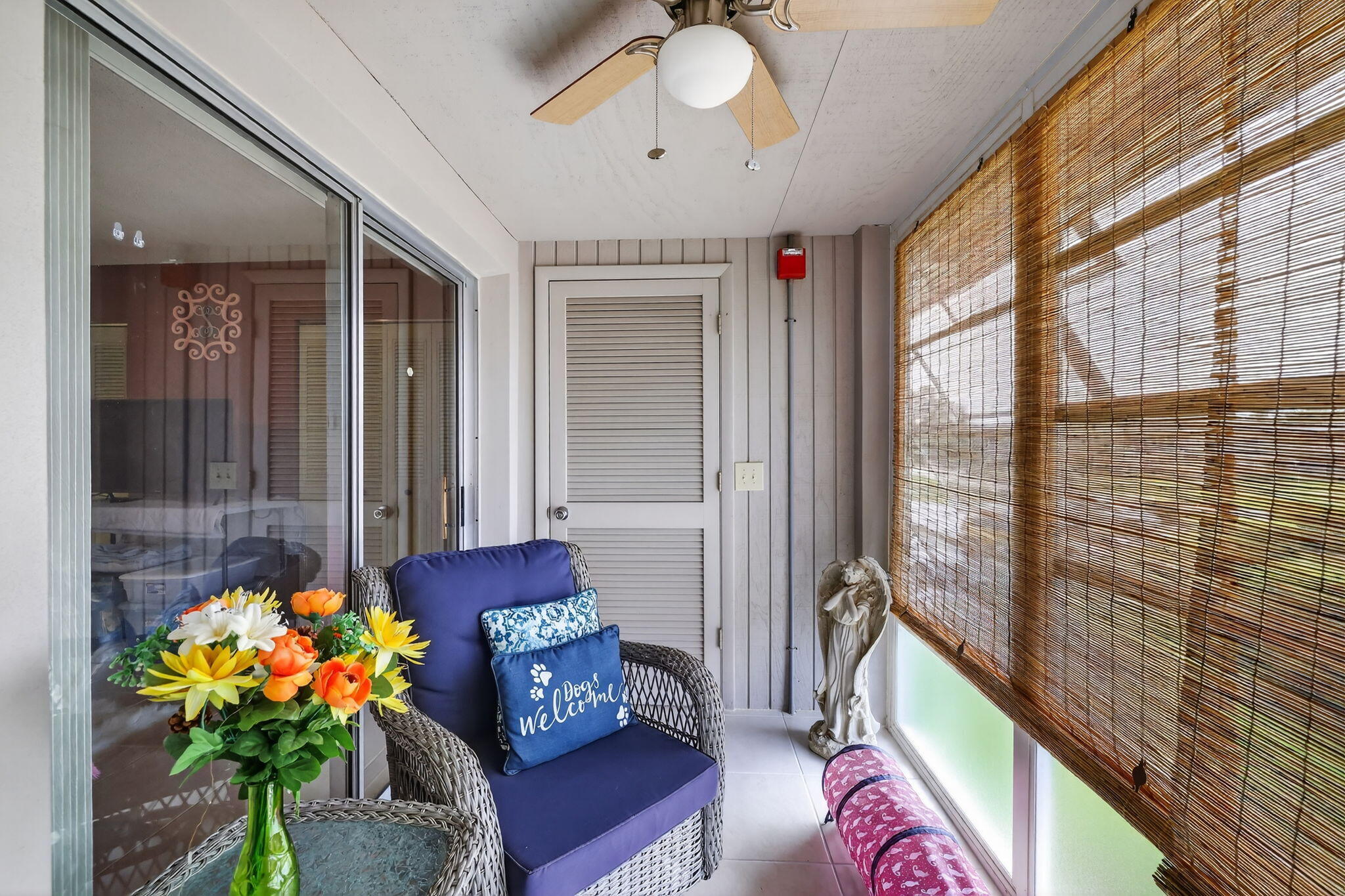 23 Lake Vista Trail, Unit 204 Port St. Lucie, FL 34952 - Photo 20 of 35 a living room filled with furniture and a potted plant