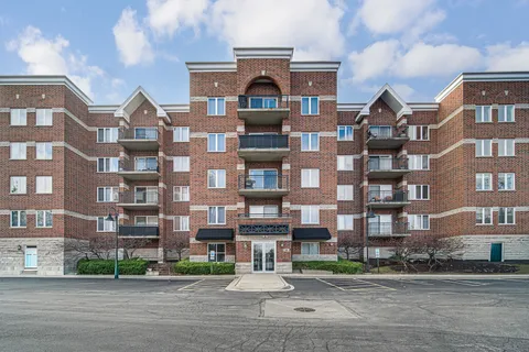 $275,000 | 3451 North Carriageway Drive, Unit 305, Arlington Heights, IL 60004