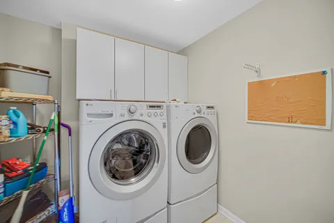 $275,000 | 3451 North Carriageway Drive, Unit 305, Arlington Heights, IL 60004