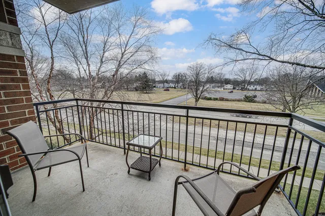 $275,000 | 3451 North Carriageway Drive, Unit 305, Arlington Heights, IL 60004