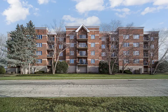 $275,000 | 3451 North Carriageway Drive, Unit 305, Arlington Heights, IL 60004