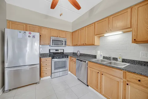 $275,000 | 3451 North Carriageway Drive, Unit 305, Arlington Heights, IL 60004