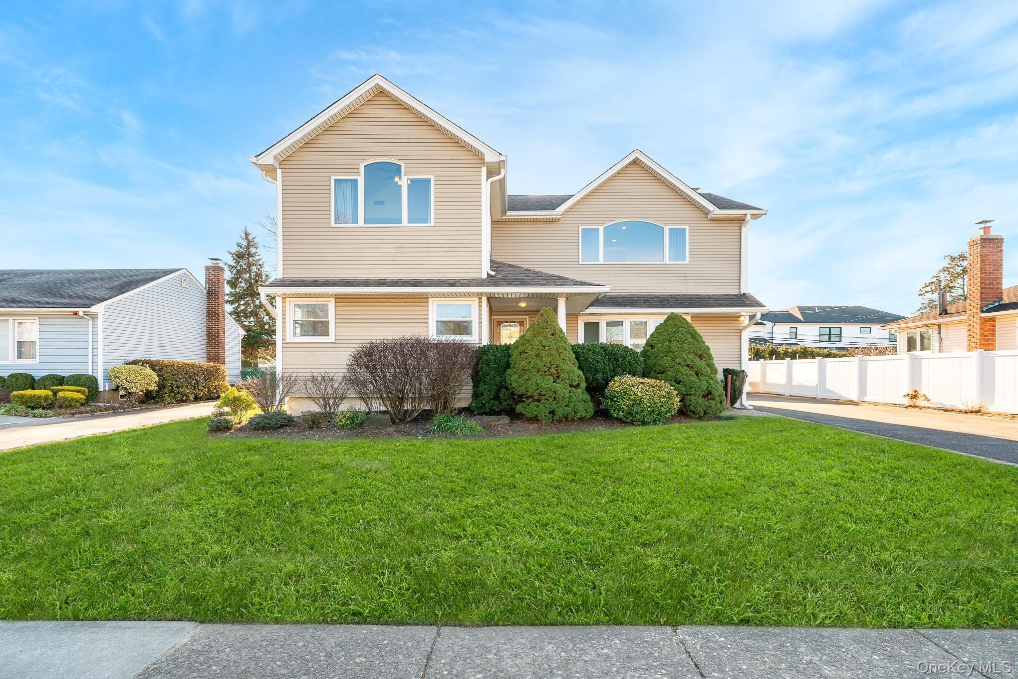 15 Chadwick Road Syosset, NY 11791 - Photo 1 of 37