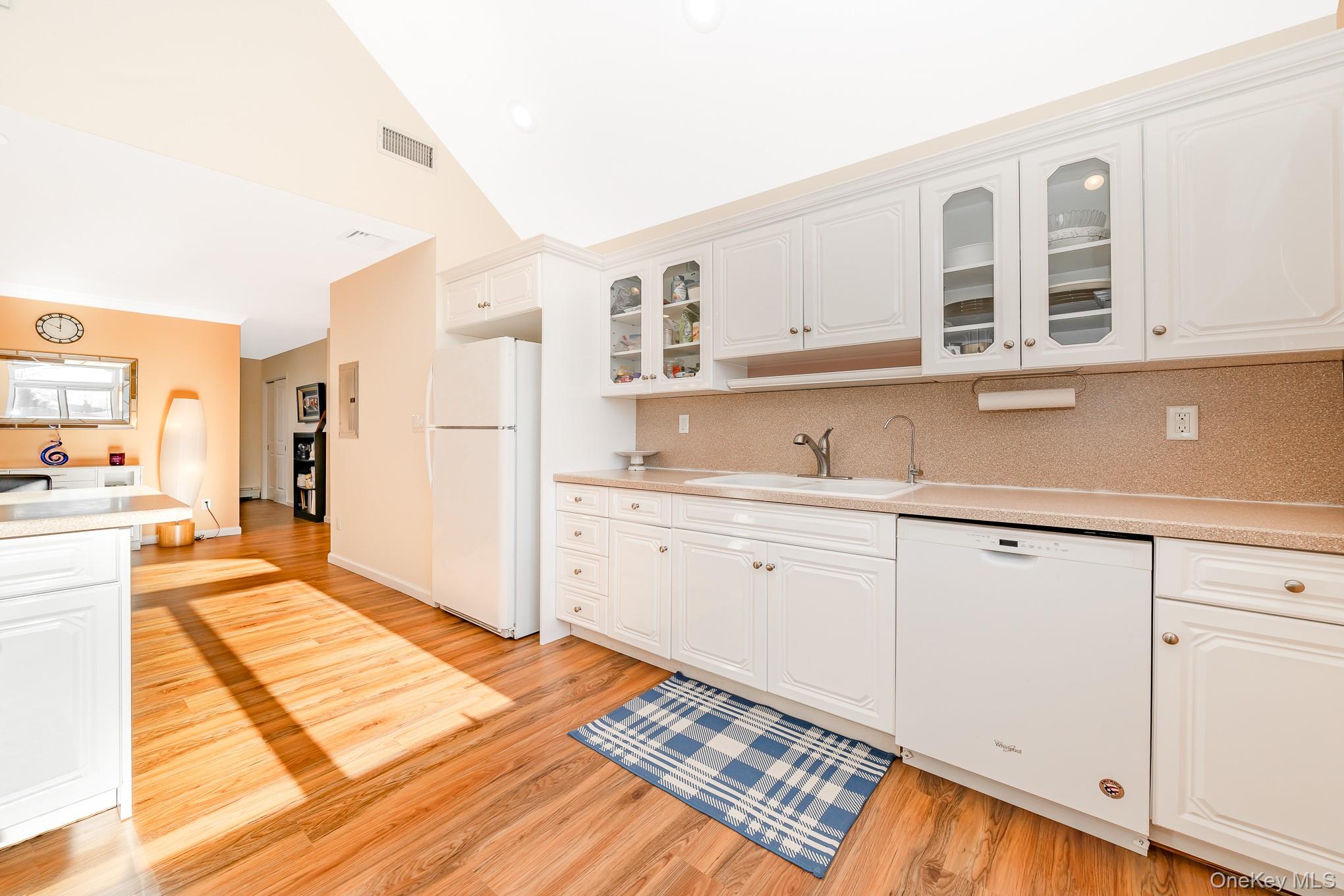 15 Chadwick Road Syosset, NY 11791 - Photo 12 of 37