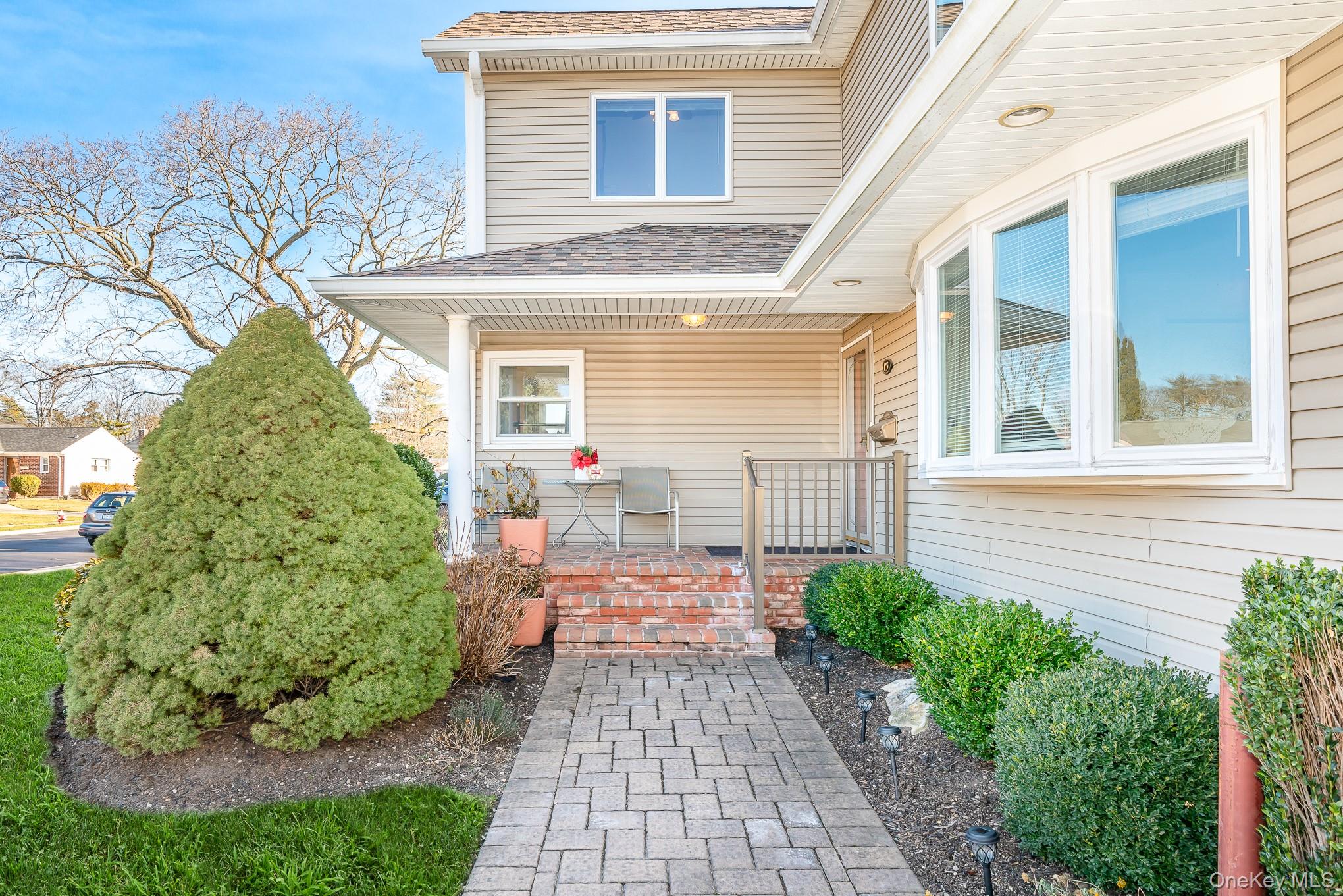 15 Chadwick Road Syosset, NY 11791 - Photo 3 of 37