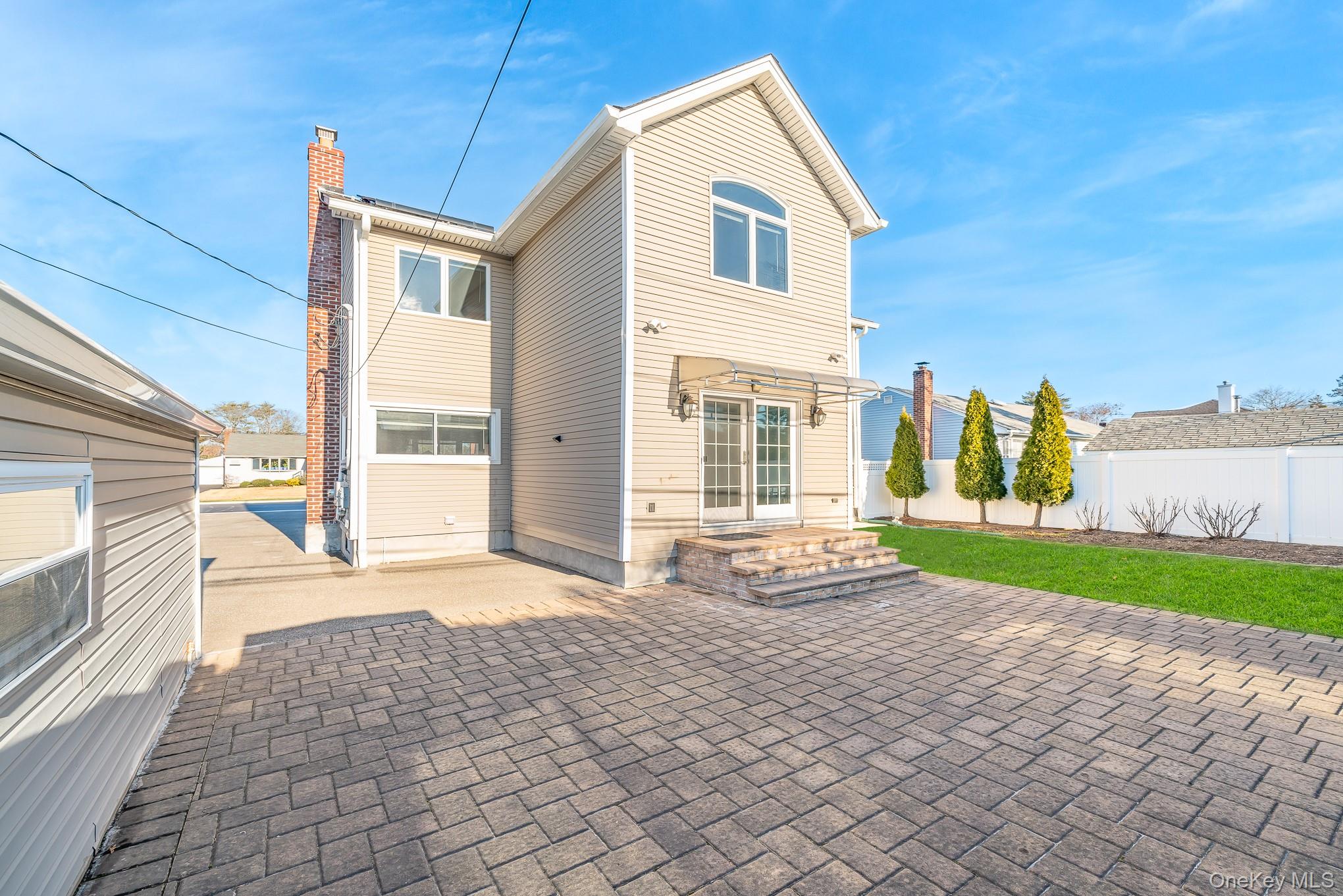 15 Chadwick Road Syosset, NY 11791 - Photo 34 of 37