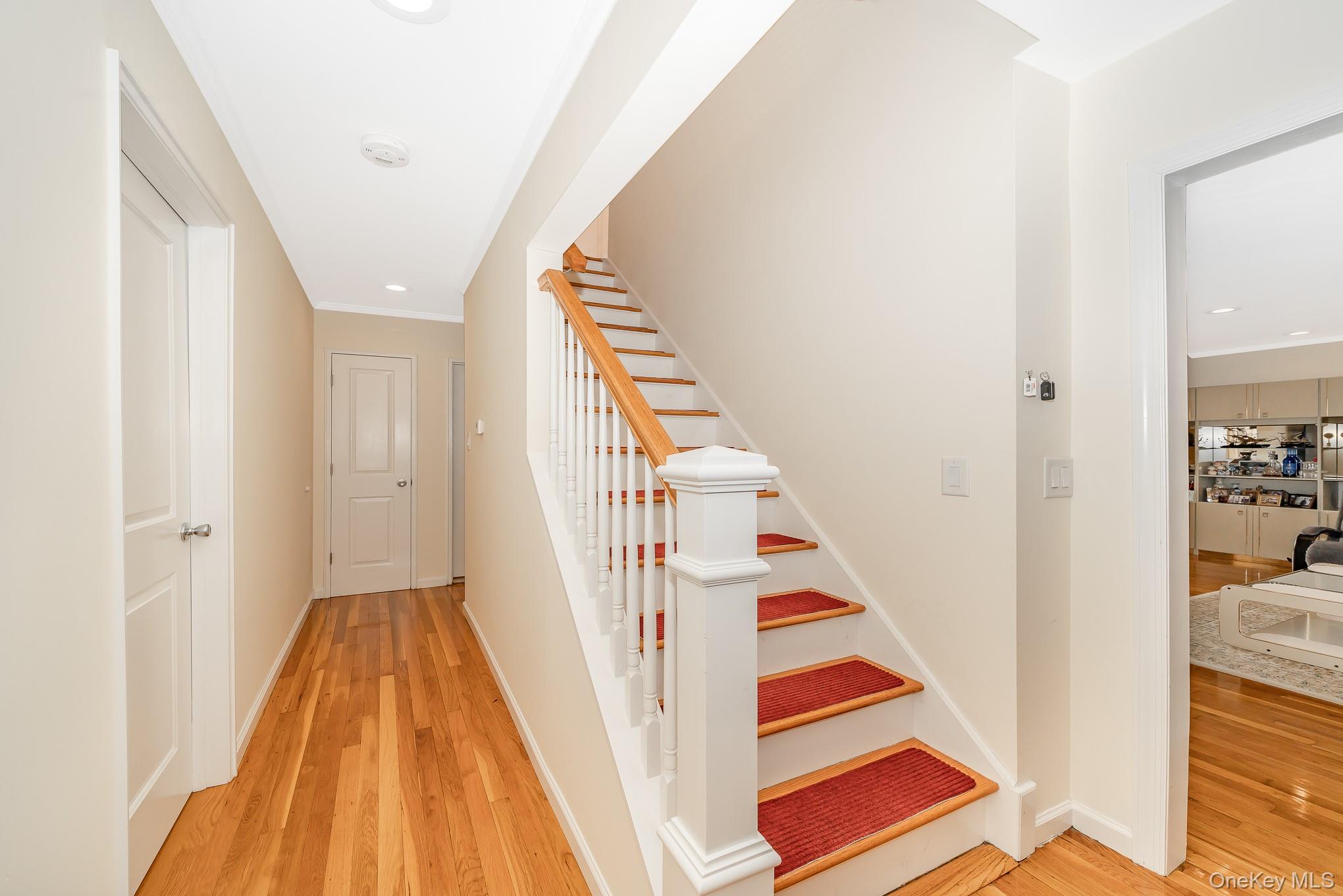 15 Chadwick Road Syosset, NY 11791 - Photo 4 of 37