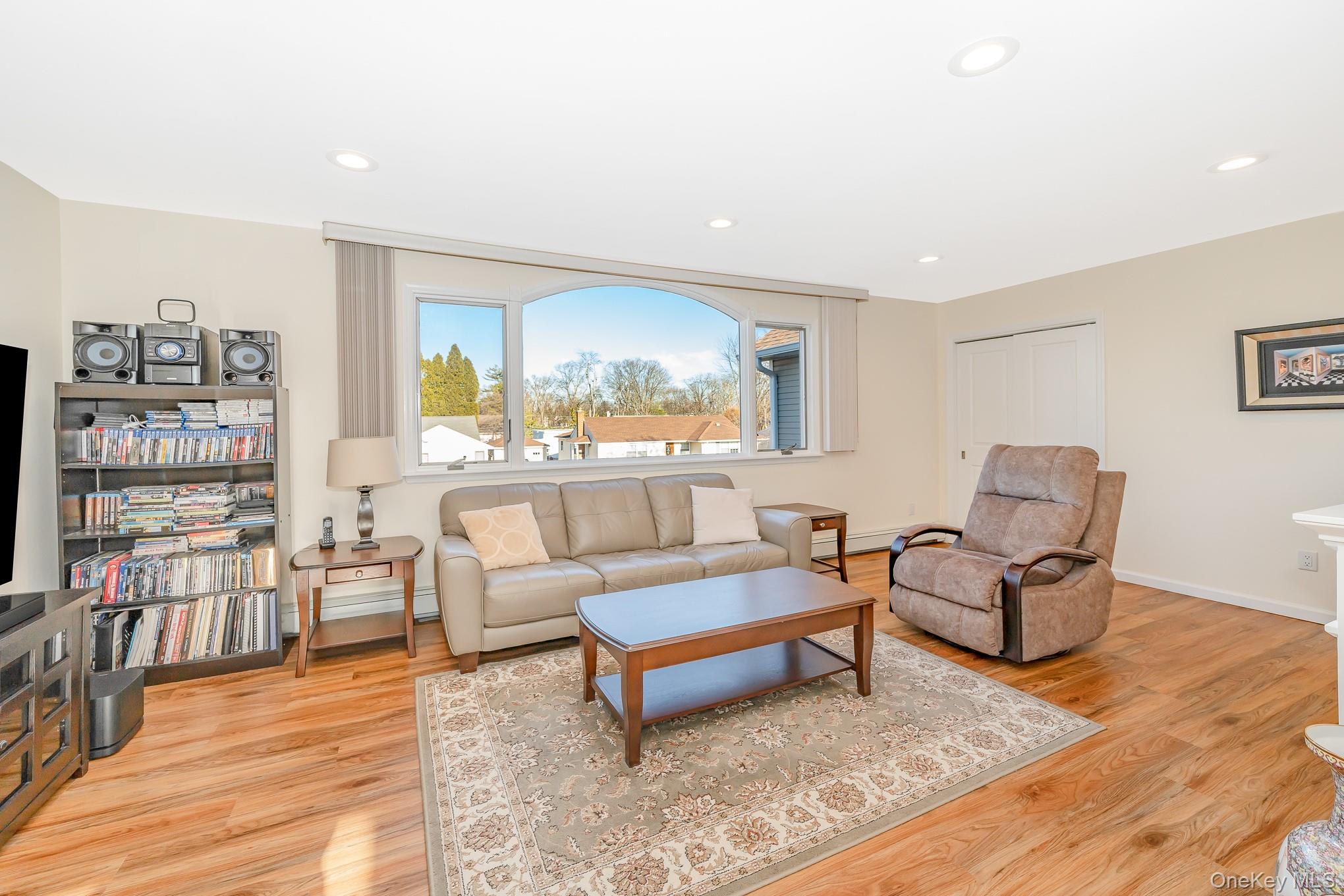 15 Chadwick Road Syosset, NY 11791 - Photo 6 of 37