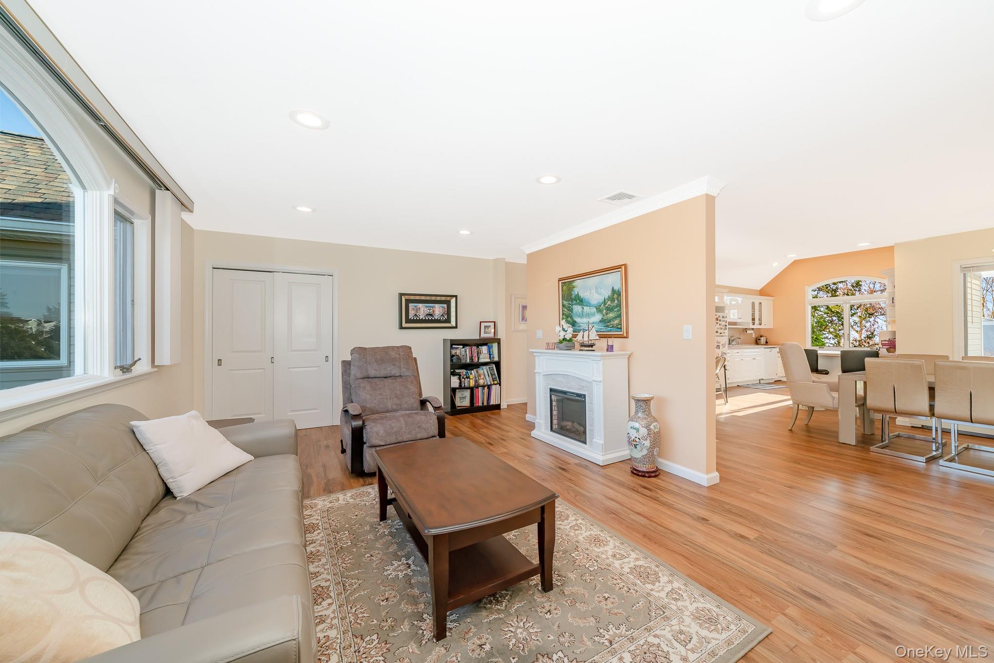 15 Chadwick Road Syosset, NY 11791 - Photo 7 of 37