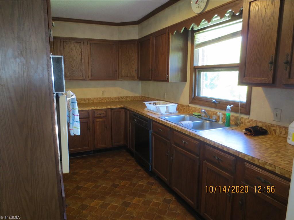 7285 Reynolda Road Pfafftown, NC 27040 - Photo 3 of 10 Gallery Image 3