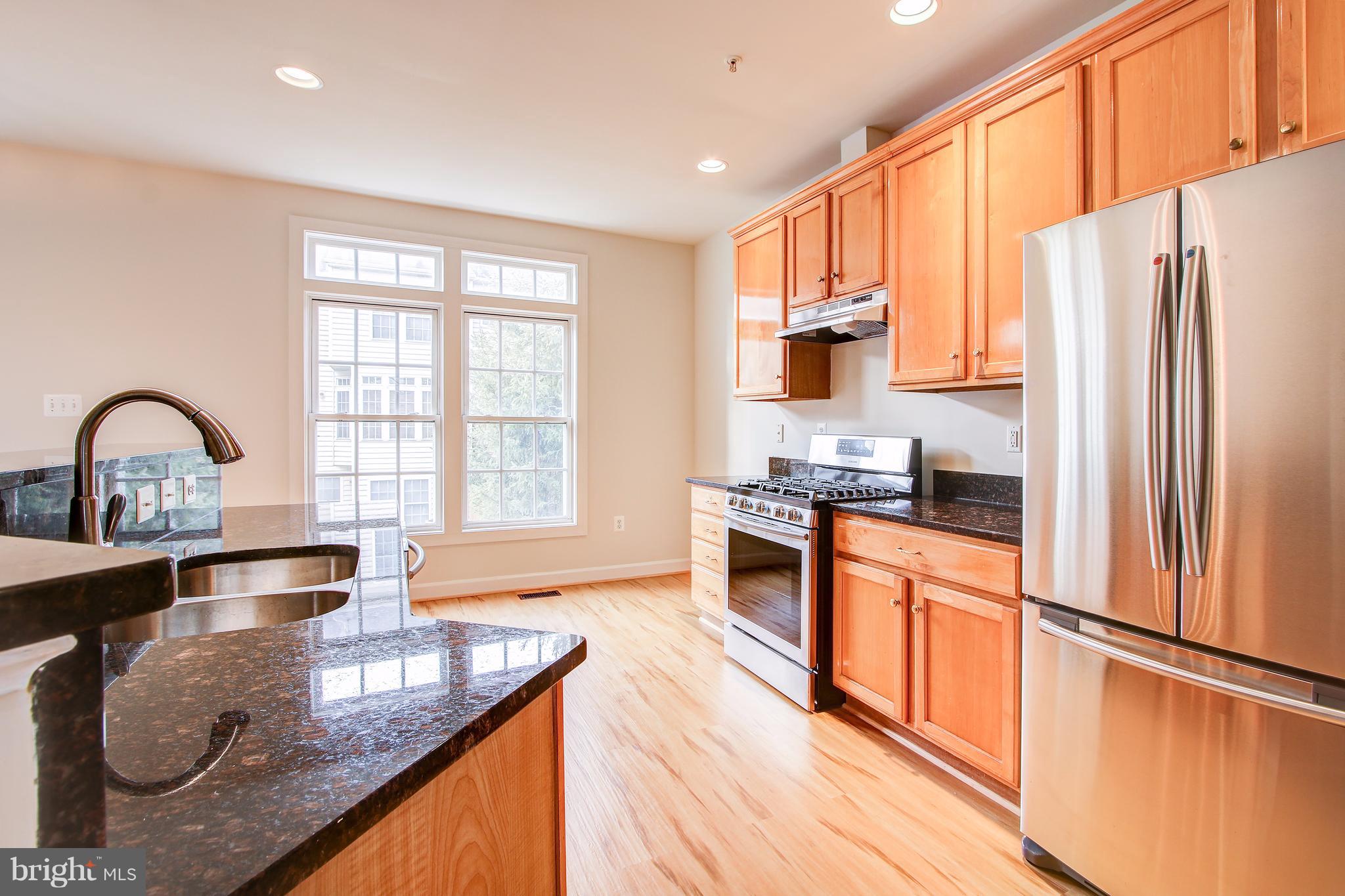 20 Rockingham Court Germantown, MD 20874 - Photo 14 of 30 Kitchen with deep sink and upgraded faucet