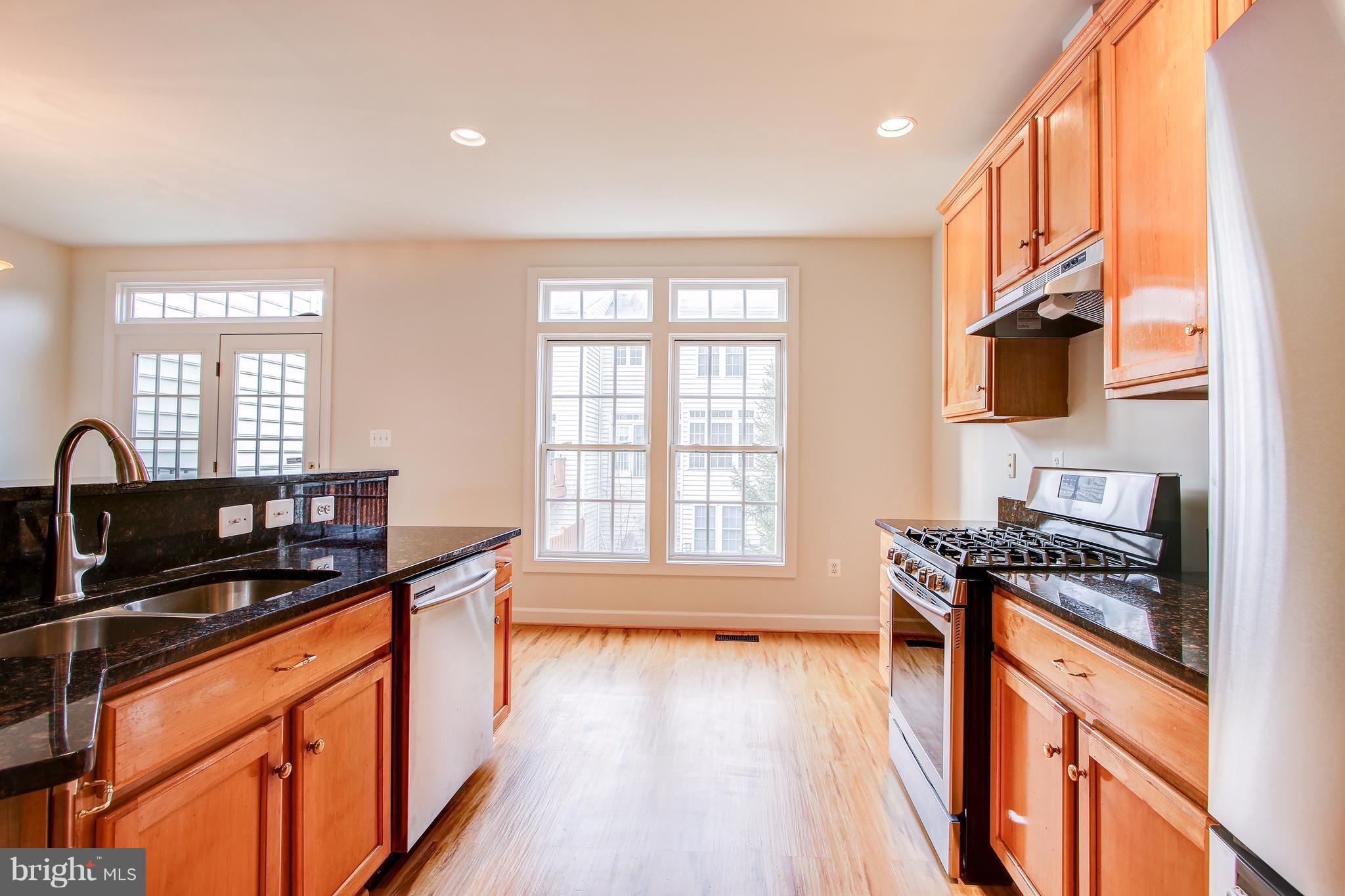 20 Rockingham Court Germantown, MD 20874 - Photo 16 of 30 Brand new stainless steel appliances
