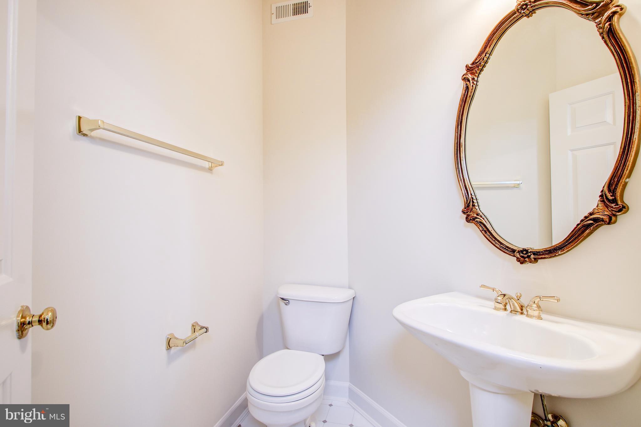 20 Rockingham Court Germantown, MD 20874 - Photo 4 of 30 Powder room