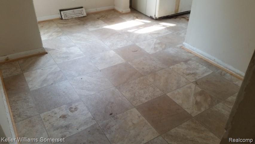 8257 Stephens Center Line, MI 48015 - Photo 16 of 32 Gallery Image 16