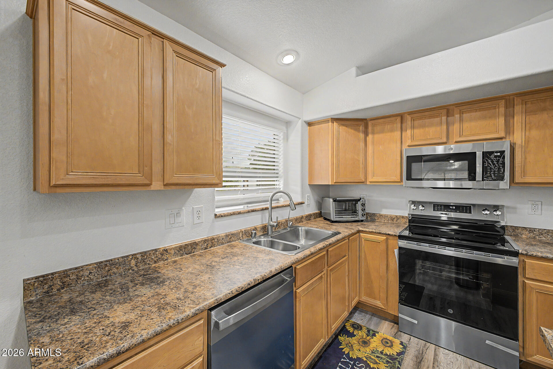 9581 West Ruth Avenue Peoria, AZ 85345 - Photo 11 of 41 Kitchen