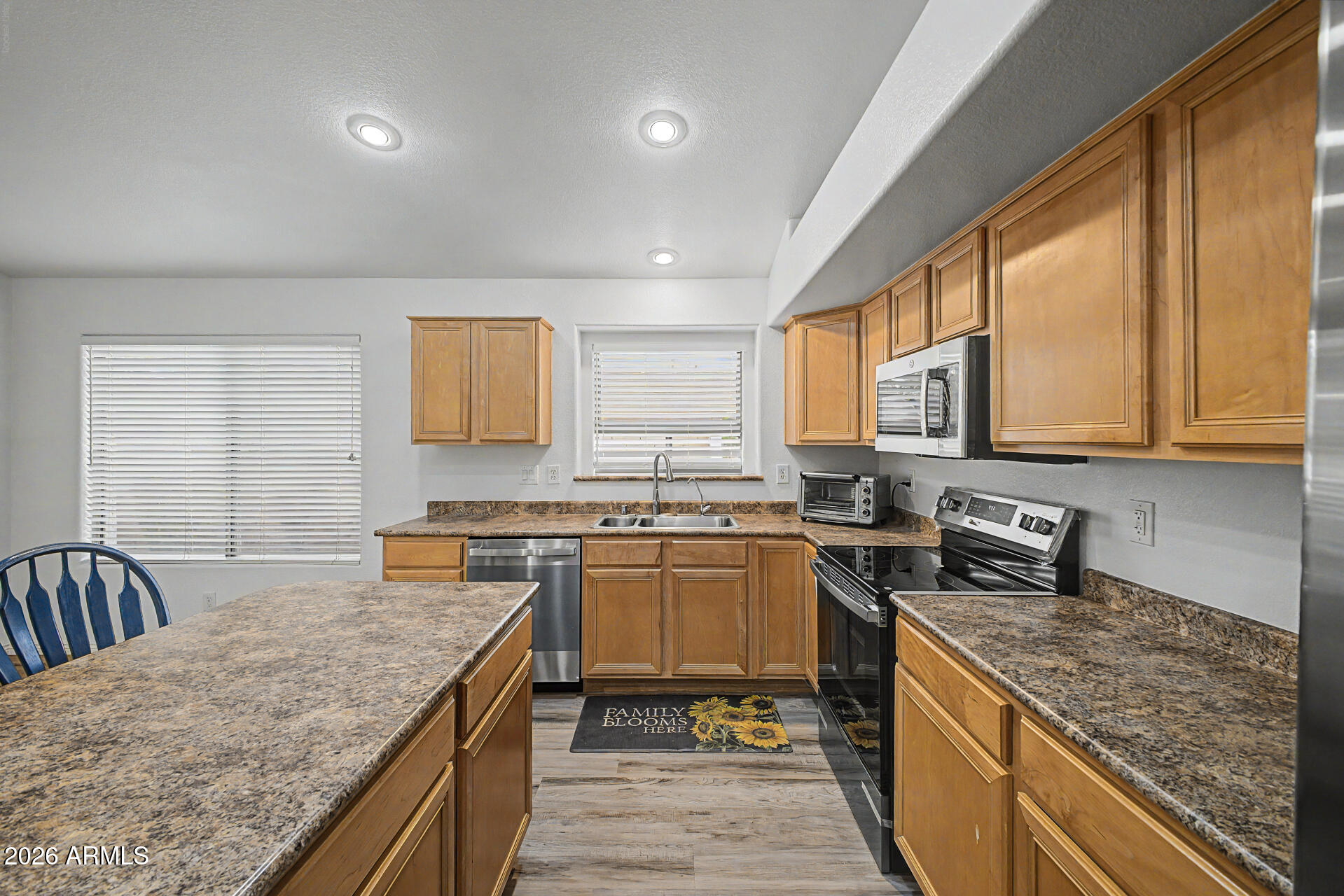 9581 West Ruth Avenue Peoria, AZ 85345 - Photo 14 of 41 Kitchen