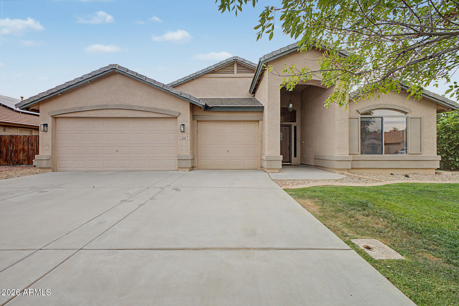 9581 West Ruth Avenue Peoria, AZ 85345 - Photo 4 of 41 3 Car Garage