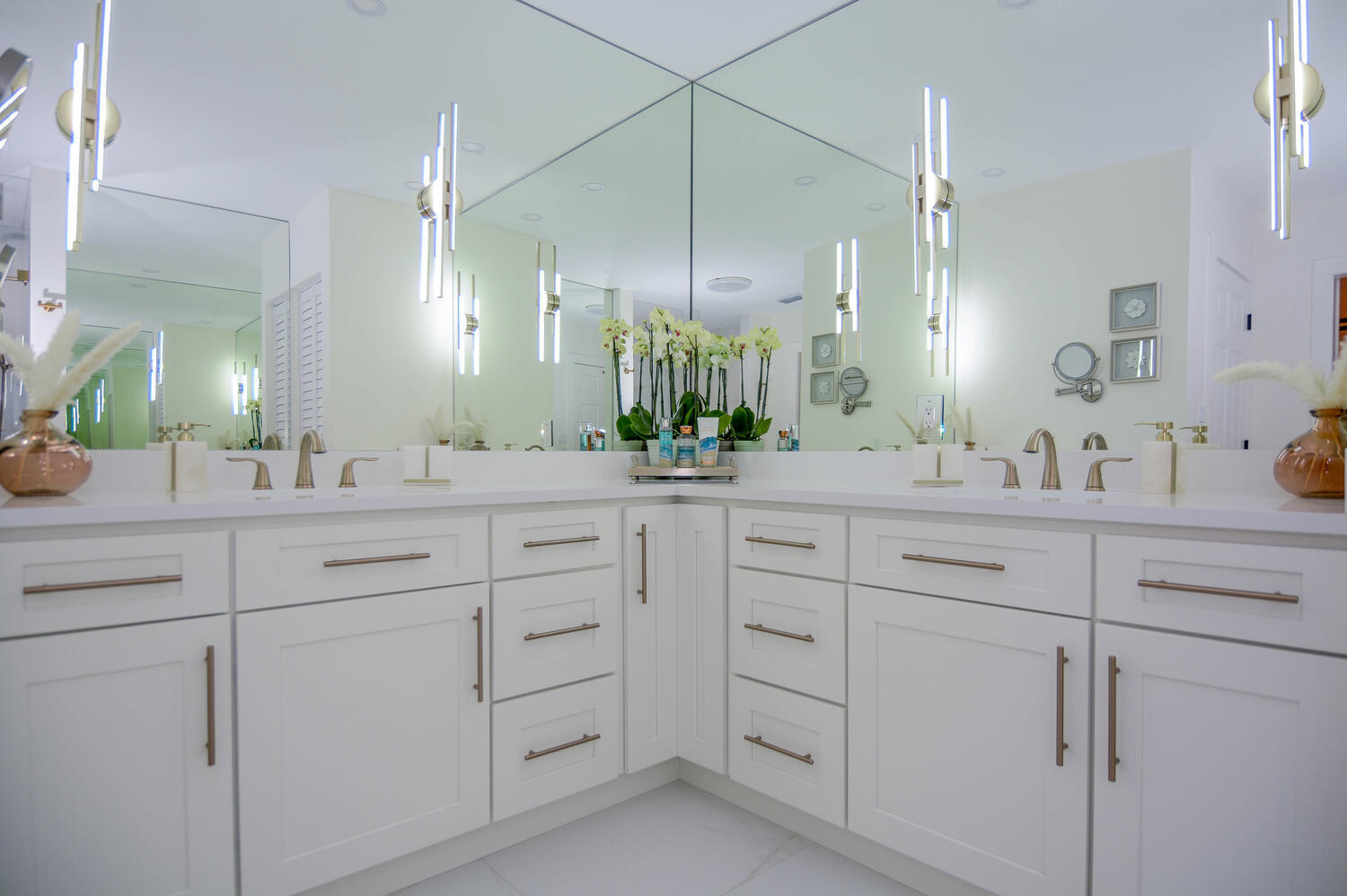 3396 Pebble Place Jupiter, FL 33469 - Photo 15 of 24 Primary Ensuite Bath w/Dual Sinks